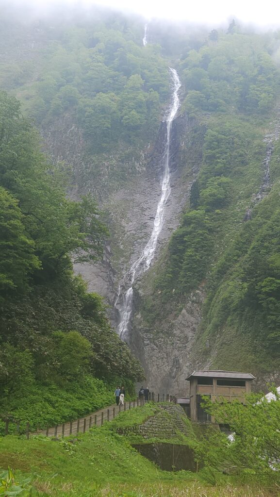 5/24　社員旅行　立山黒部横断の旅　称名滝