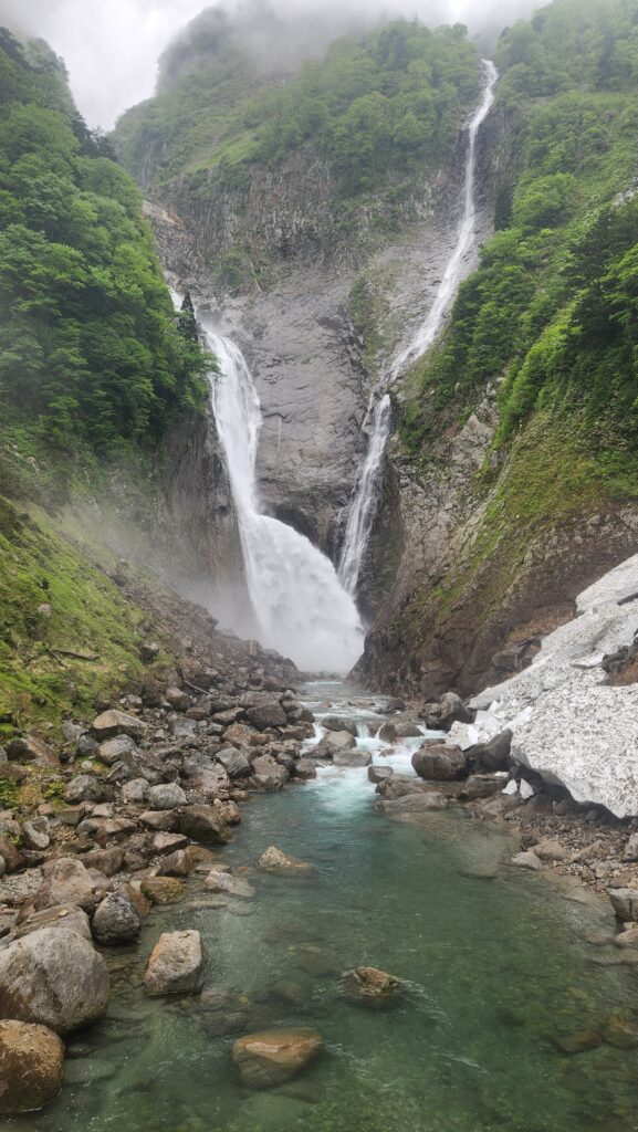 5/24　社員旅行　立山黒部横断の旅　称名滝