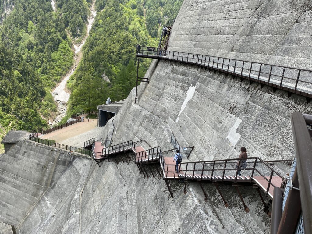 5/24　社員旅行　立山黒部横断の旅　黒部ダム