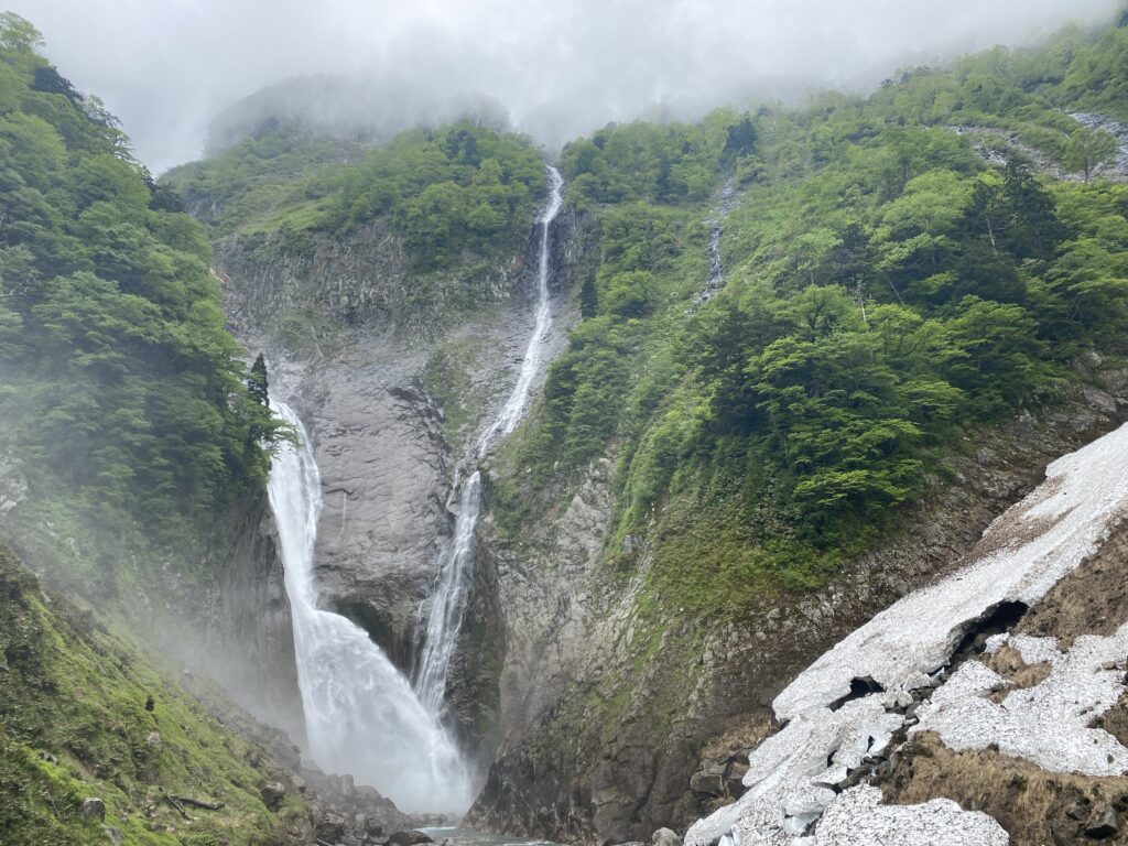 5/24　社員旅行　立山黒部横断の旅　称名滝